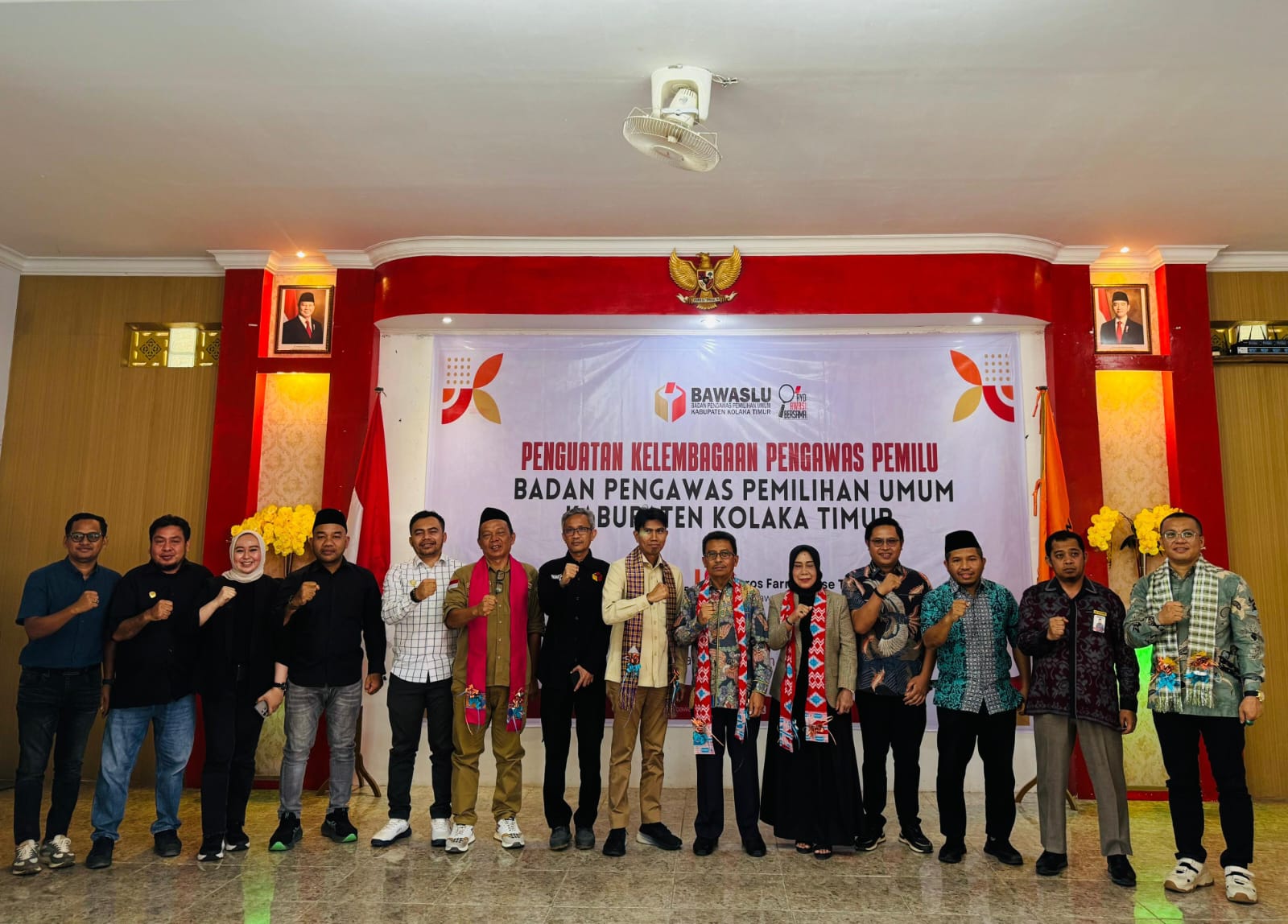Foto Bersama Pimpinan, Narasumber, dan Tamu